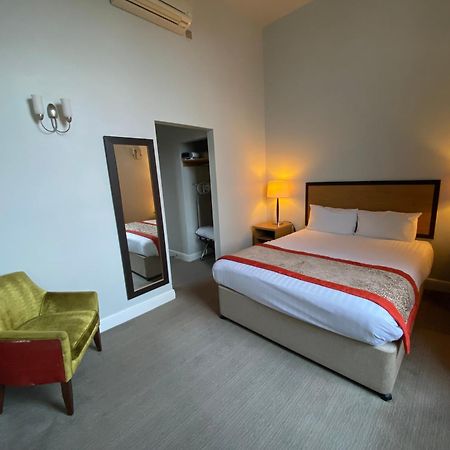 The Riverside House Hotel Mildenhall Extérieur photo