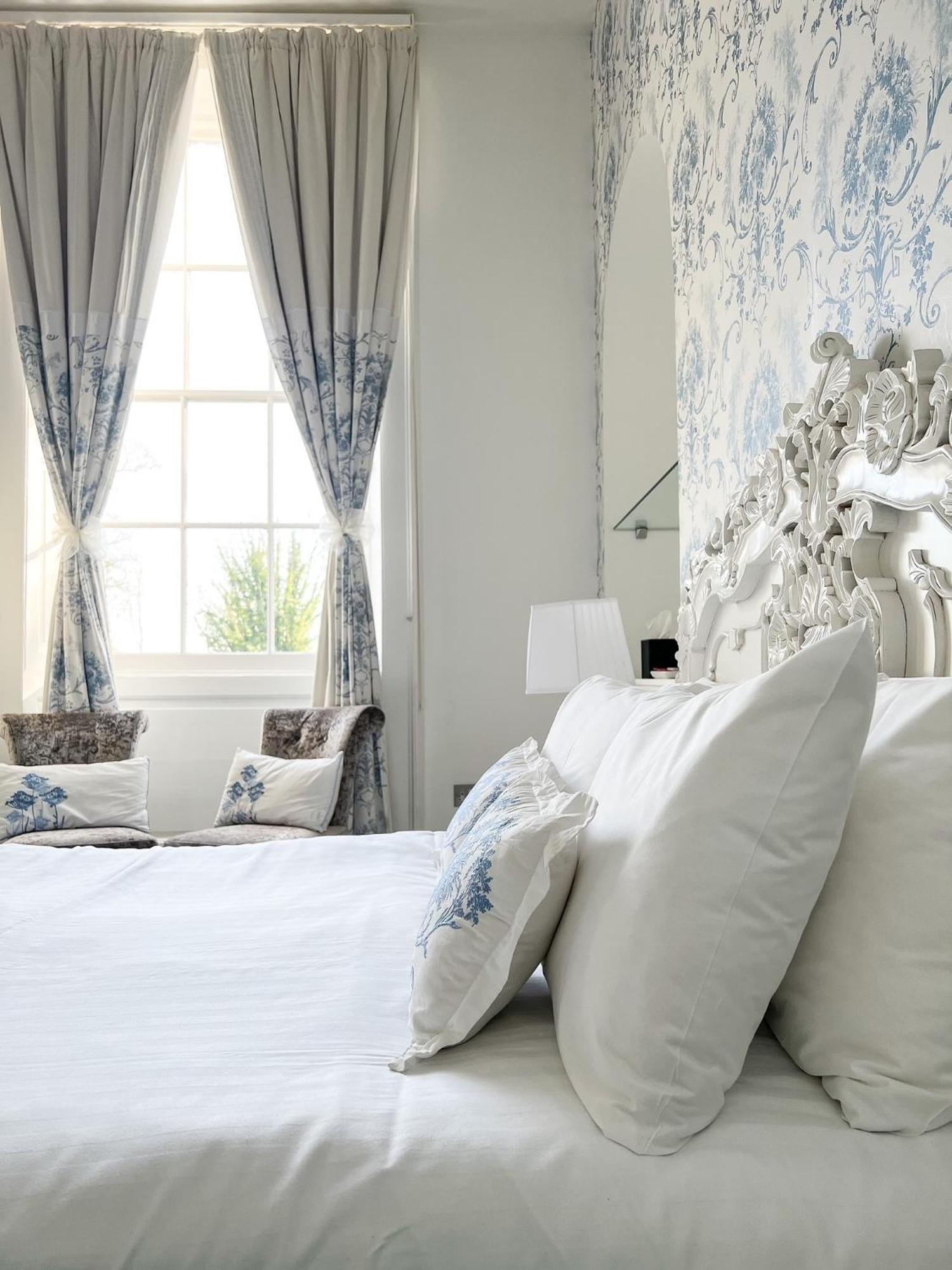 The Riverside House Hotel Mildenhall Extérieur photo