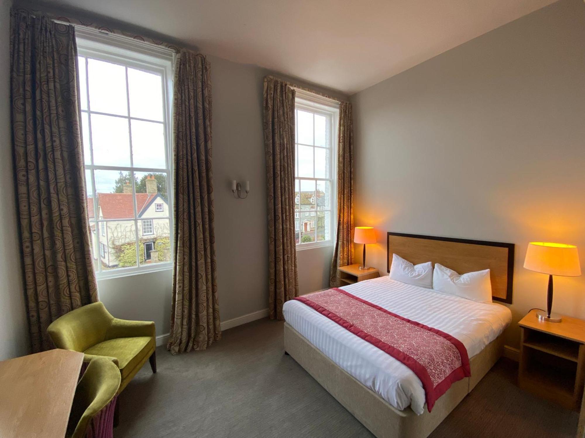 The Riverside House Hotel Mildenhall Extérieur photo