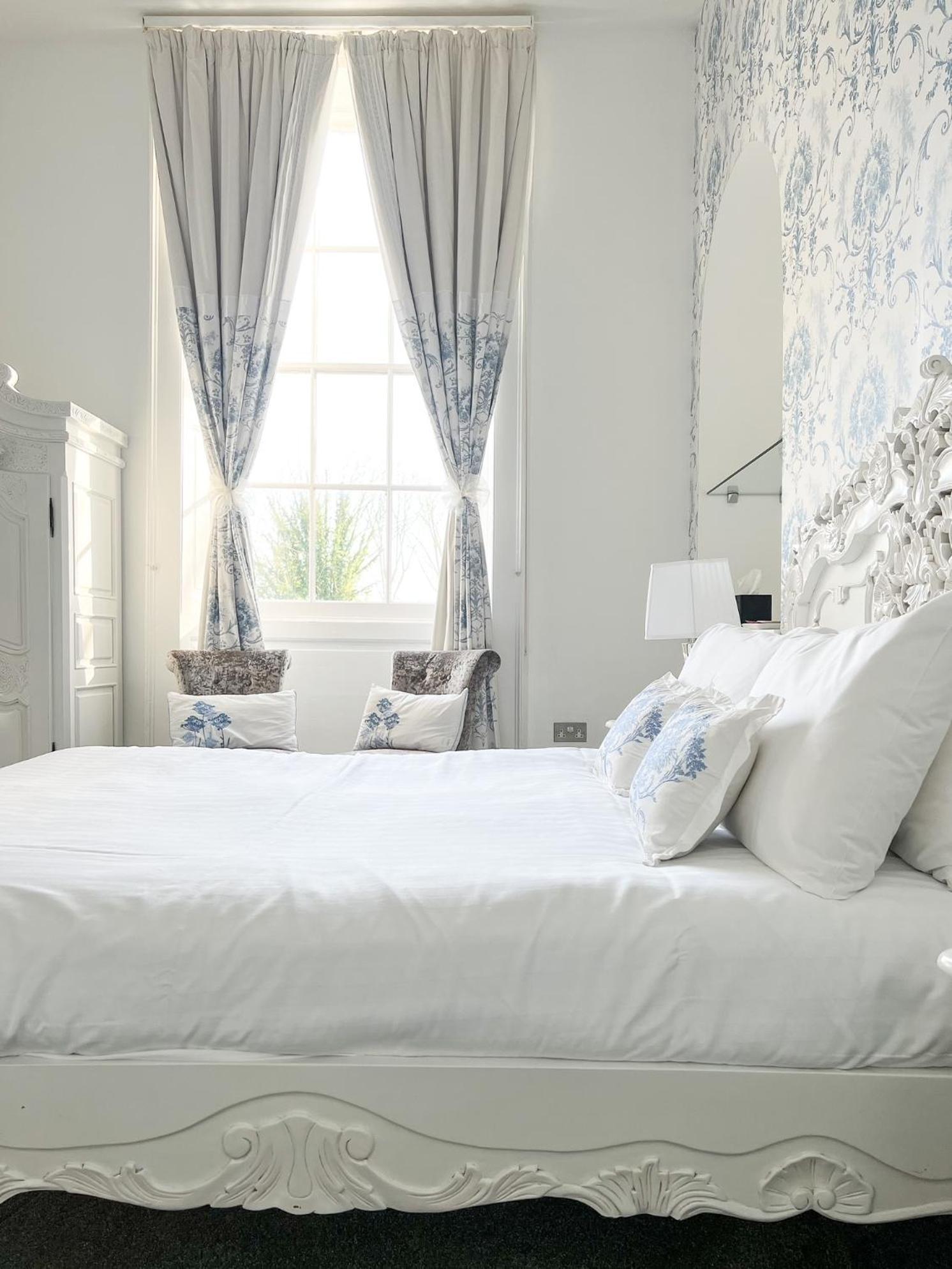 The Riverside House Hotel Mildenhall Extérieur photo