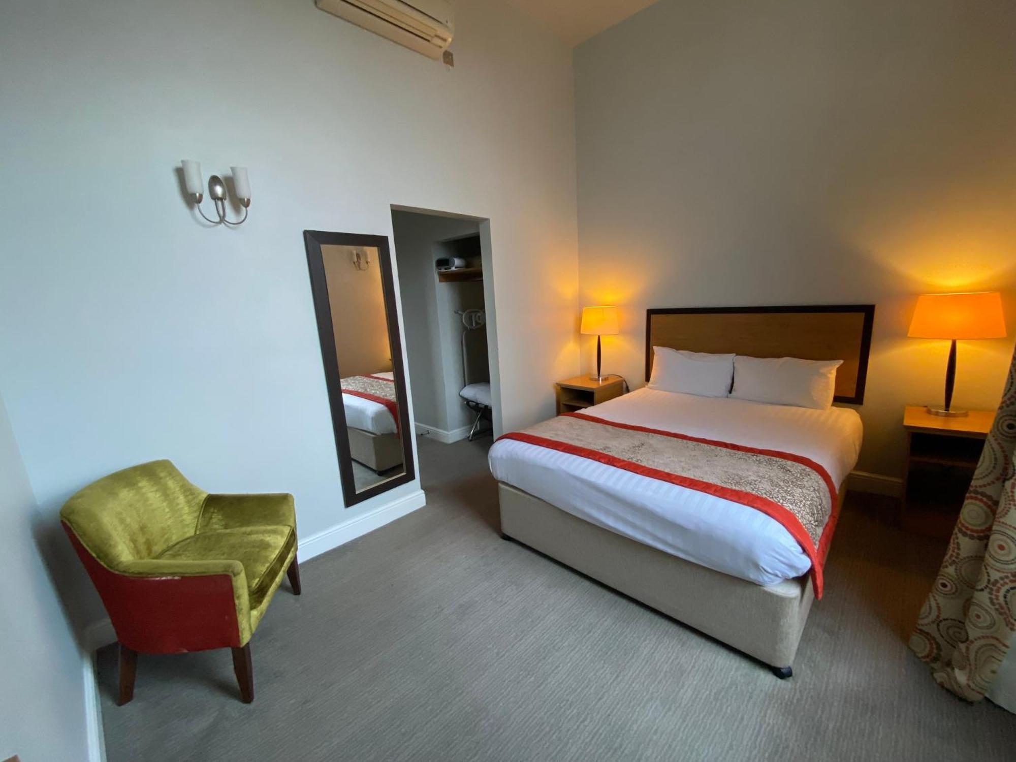 The Riverside House Hotel Mildenhall Extérieur photo