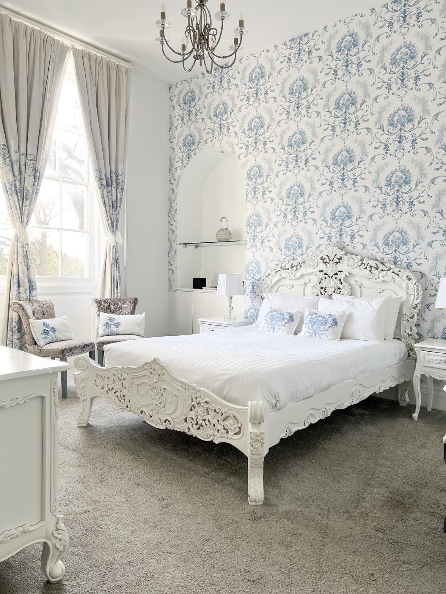 The Riverside House Hotel Mildenhall Extérieur photo