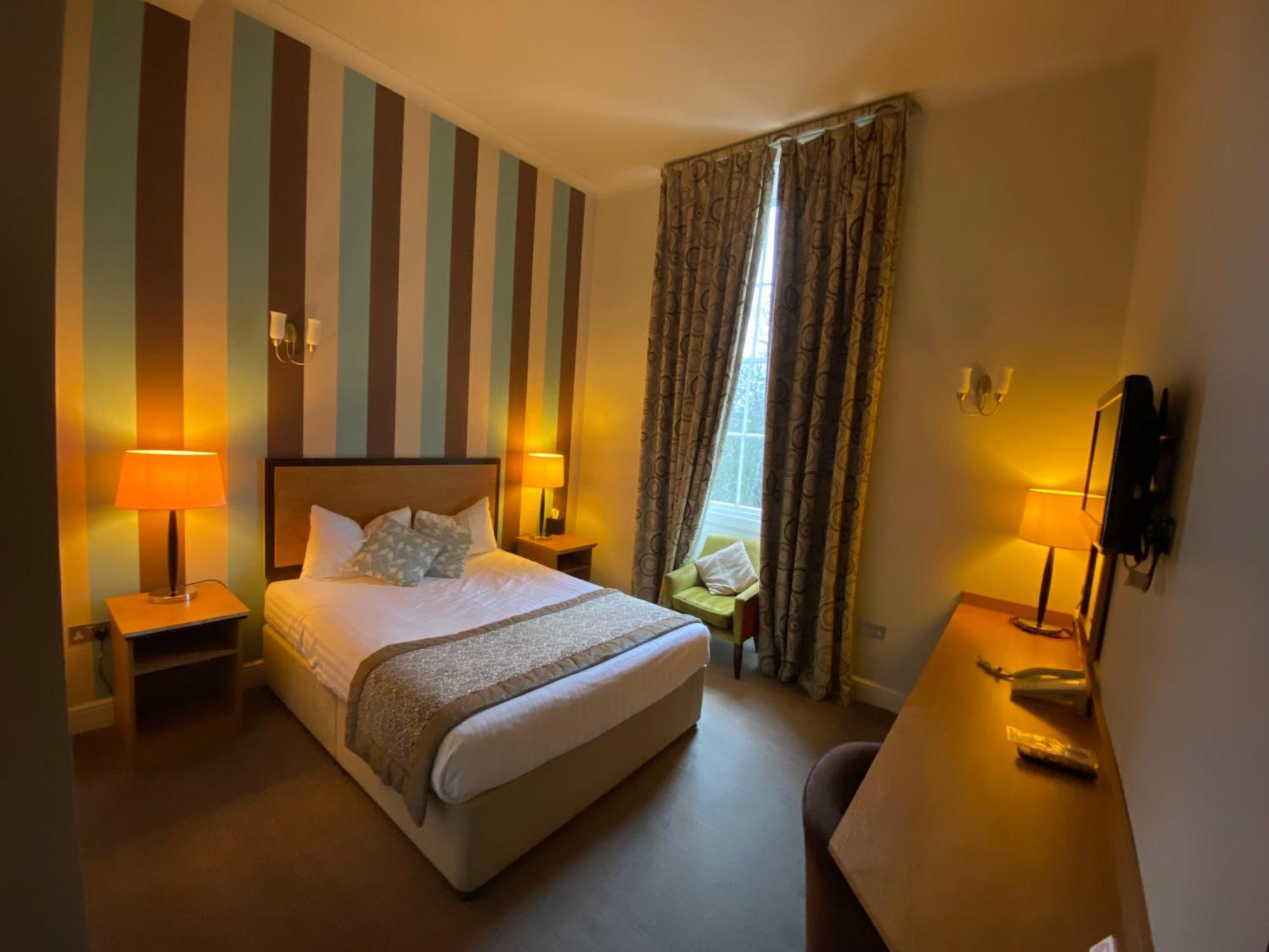 The Riverside House Hotel Mildenhall Extérieur photo