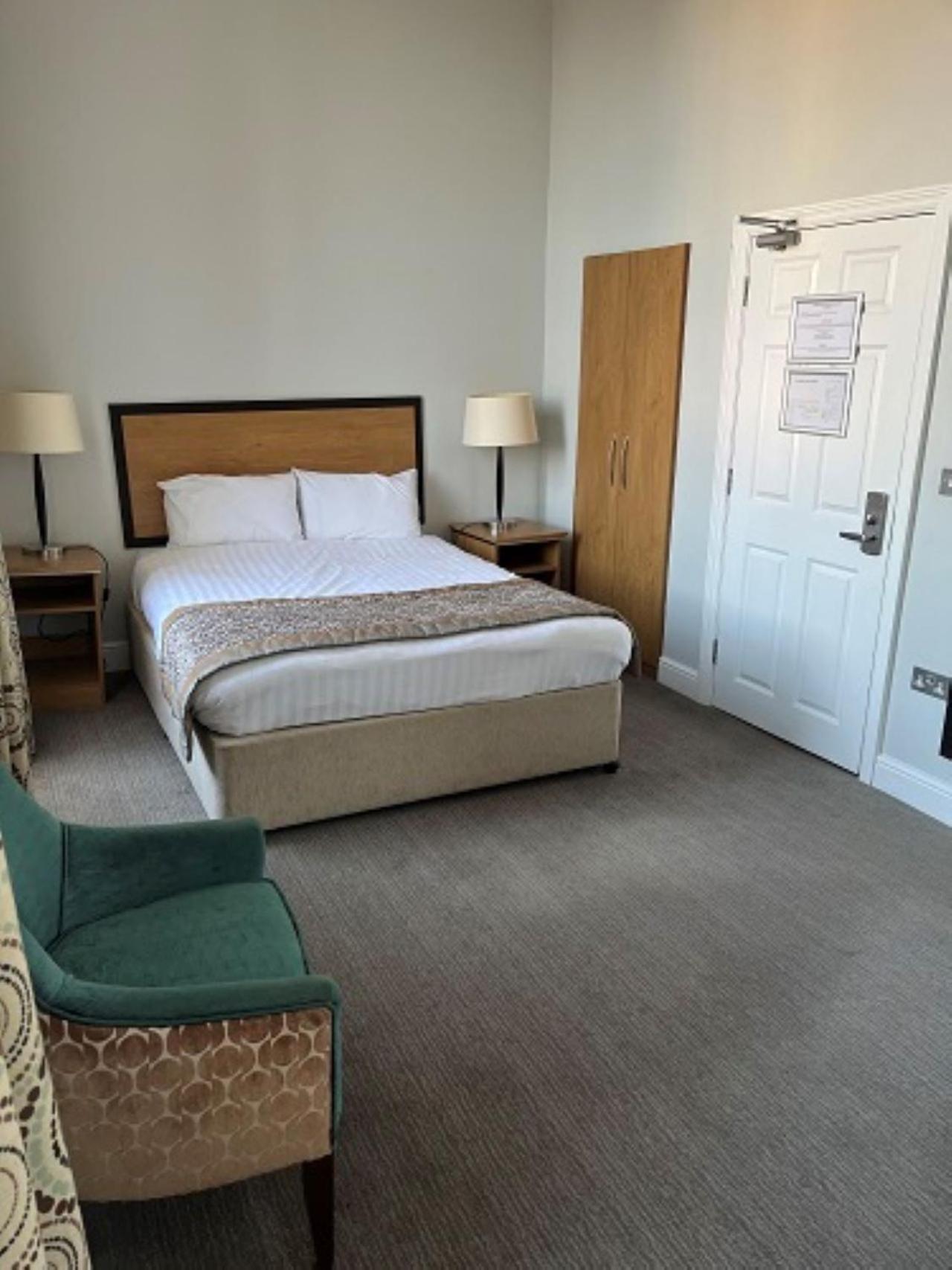 The Riverside House Hotel Mildenhall Extérieur photo
