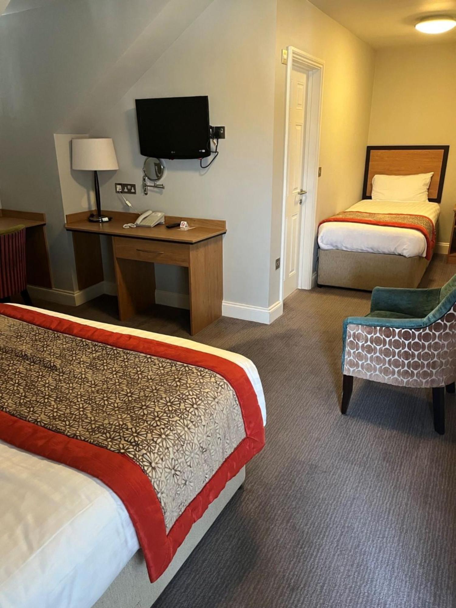 The Riverside House Hotel Mildenhall Extérieur photo