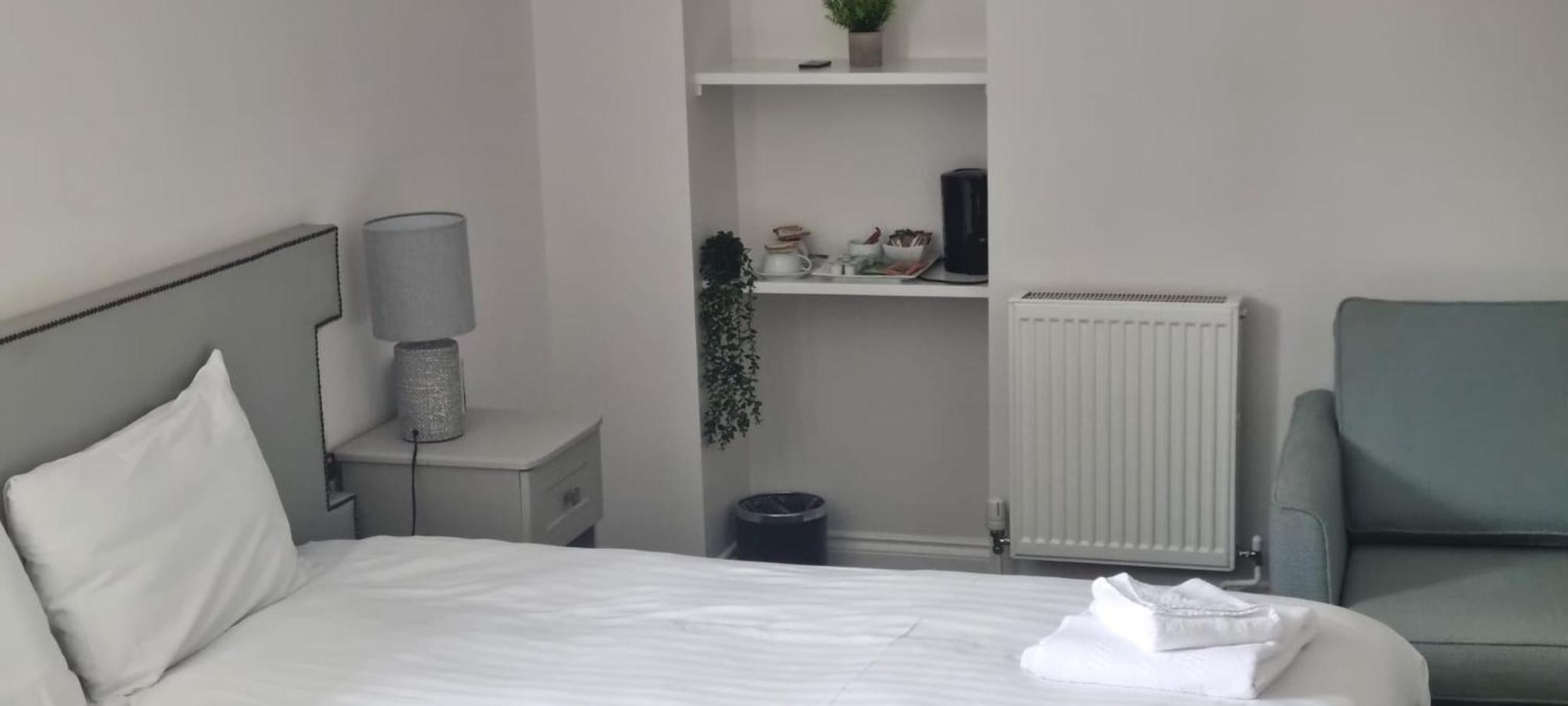 The Riverside House Hotel Mildenhall Extérieur photo