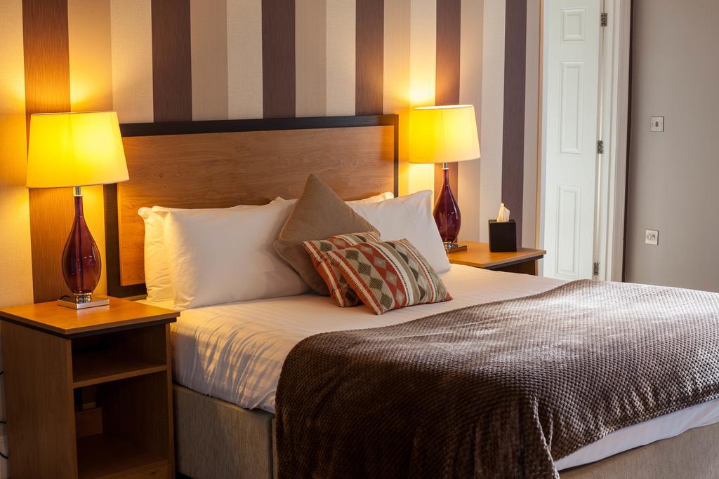 The Riverside House Hotel Mildenhall Extérieur photo