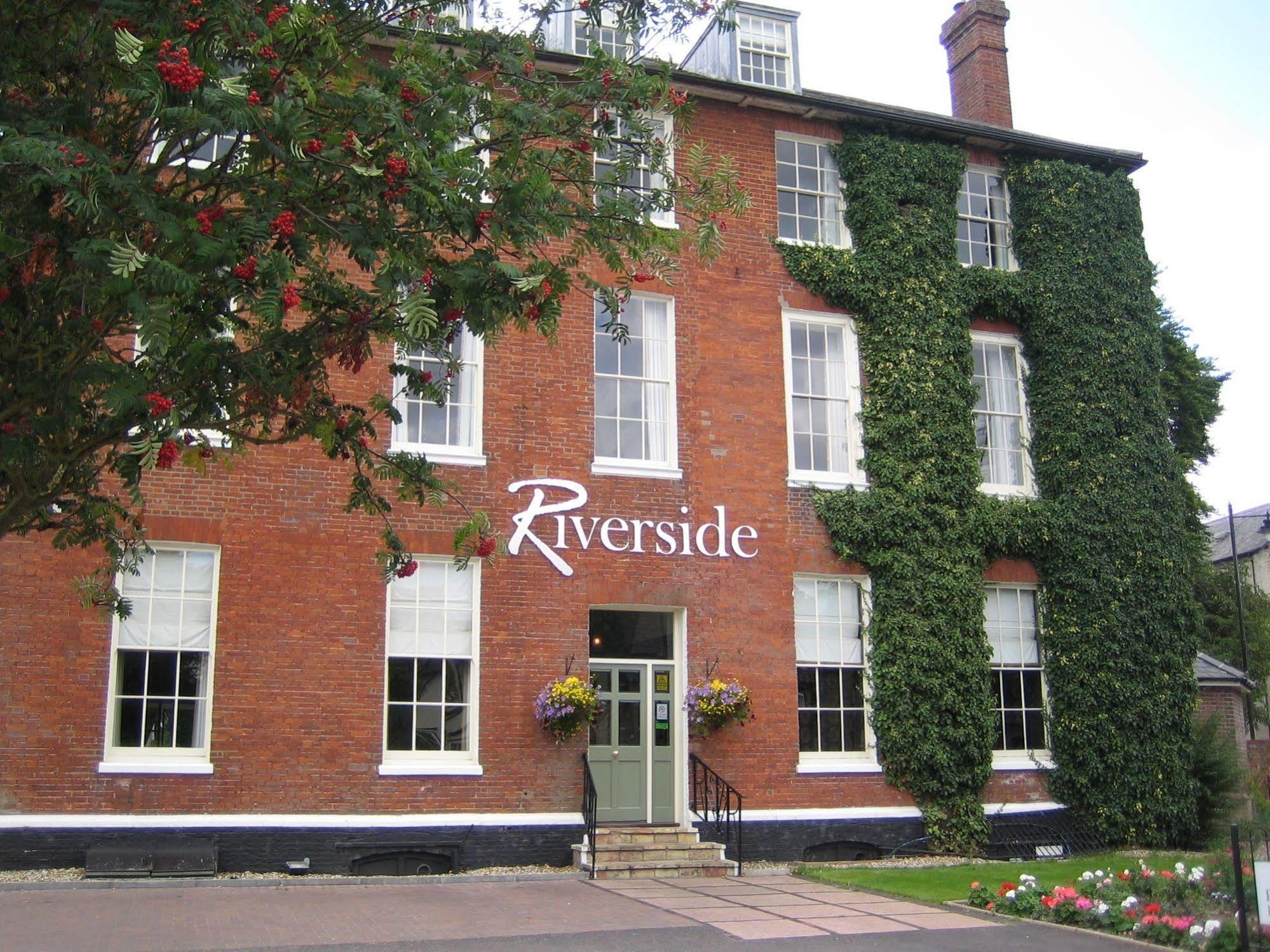 The Riverside House Hotel Mildenhall Extérieur photo