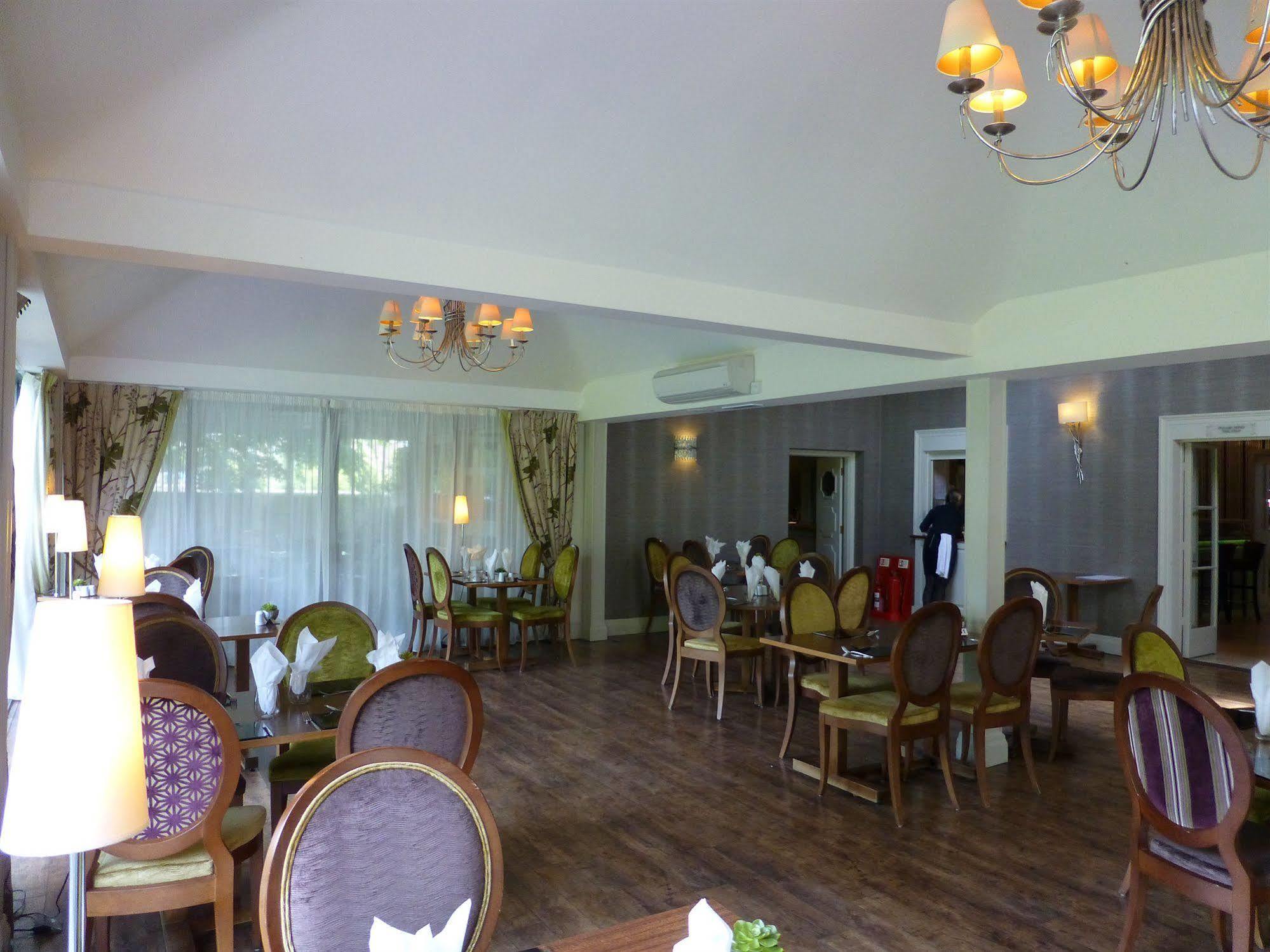 The Riverside House Hotel Mildenhall Extérieur photo
