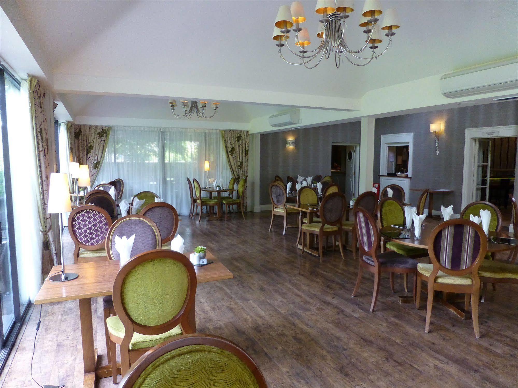 The Riverside House Hotel Mildenhall Extérieur photo