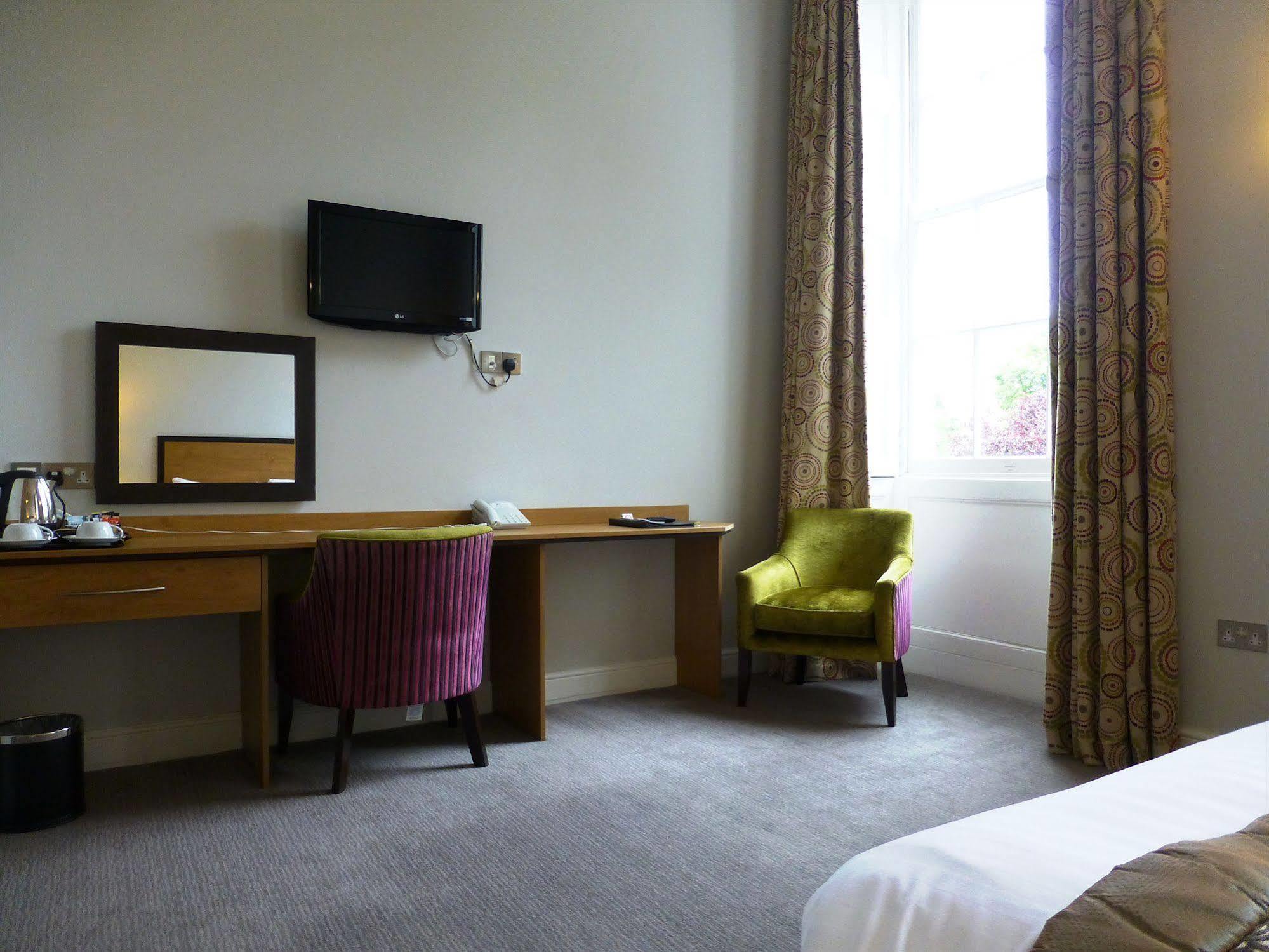 The Riverside House Hotel Mildenhall Extérieur photo