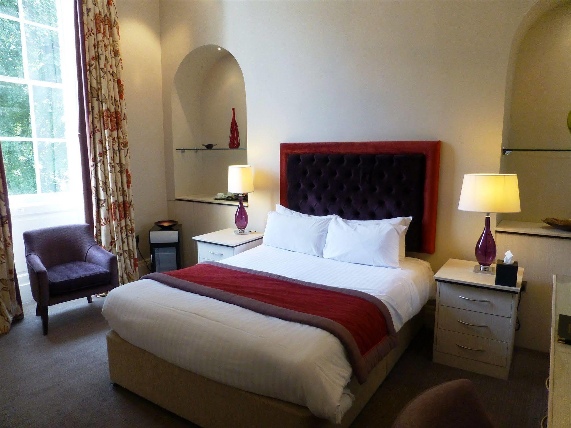 The Riverside House Hotel Mildenhall Extérieur photo
