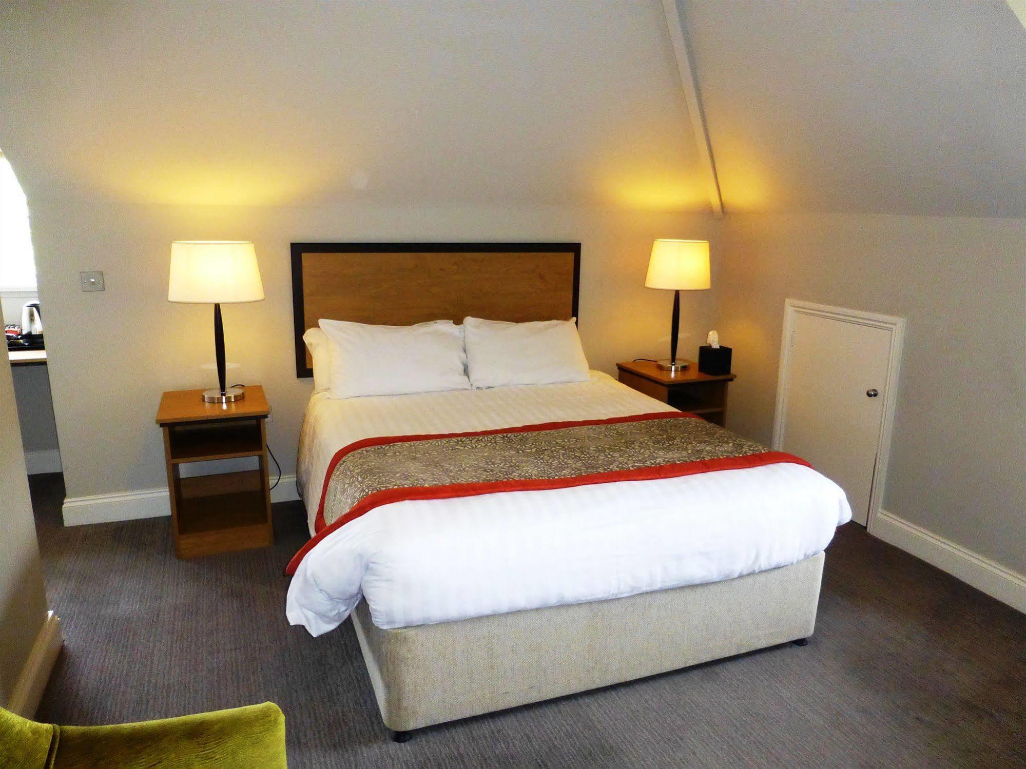 The Riverside House Hotel Mildenhall Extérieur photo