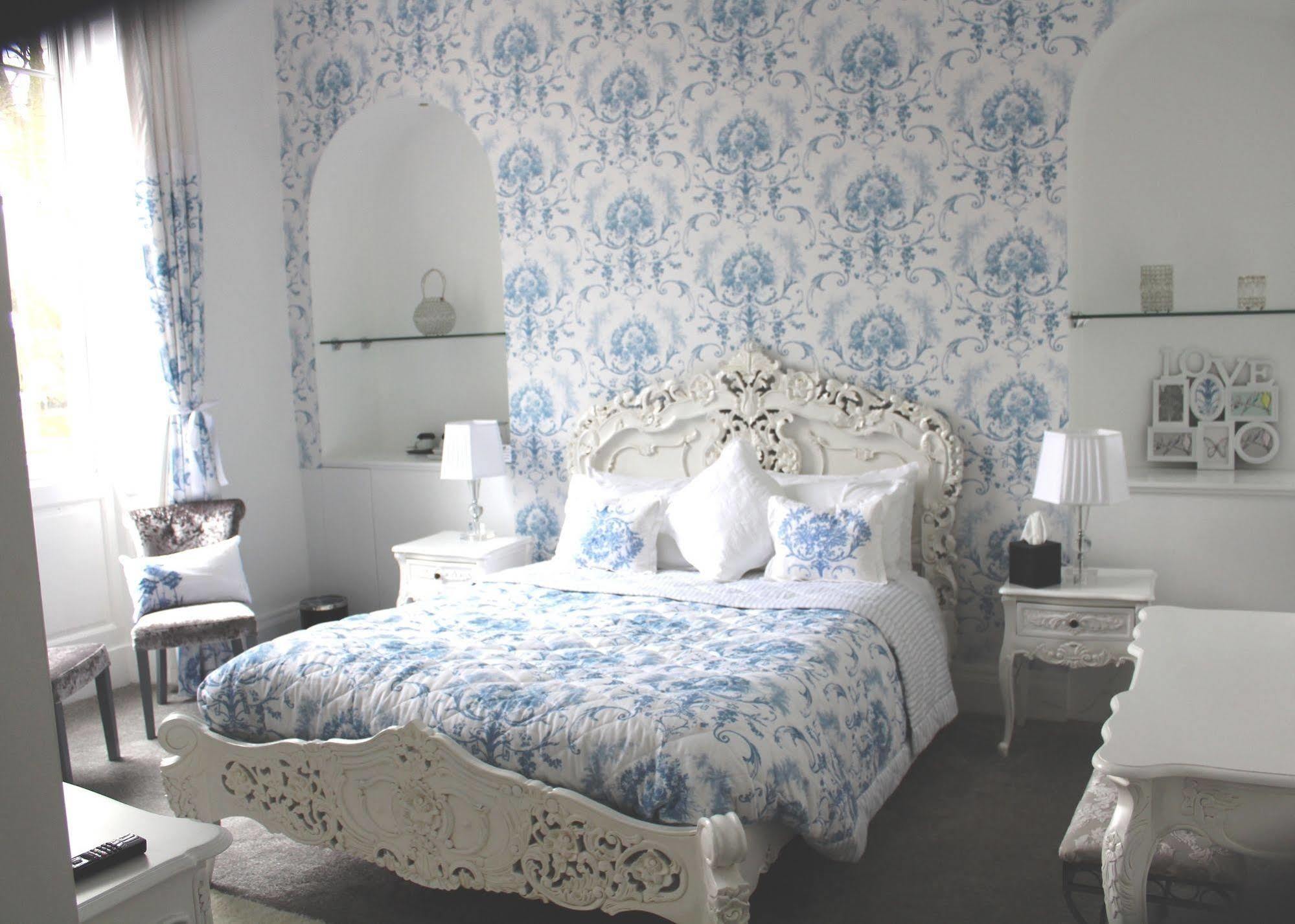 The Riverside House Hotel Mildenhall Extérieur photo