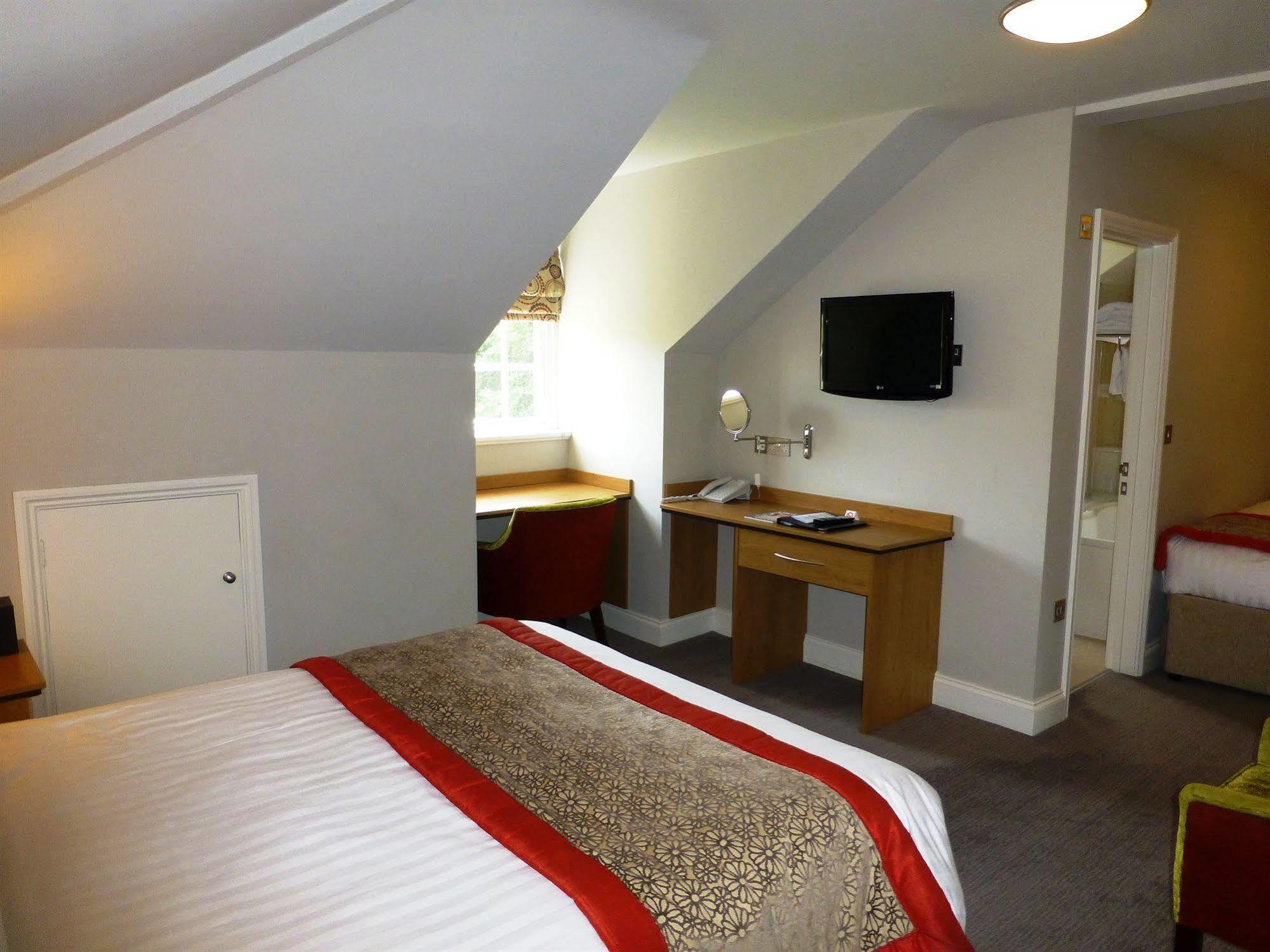 The Riverside House Hotel Mildenhall Extérieur photo