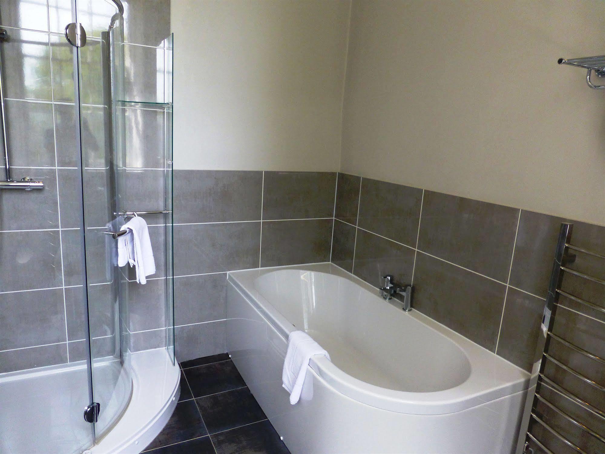 The Riverside House Hotel Mildenhall Extérieur photo