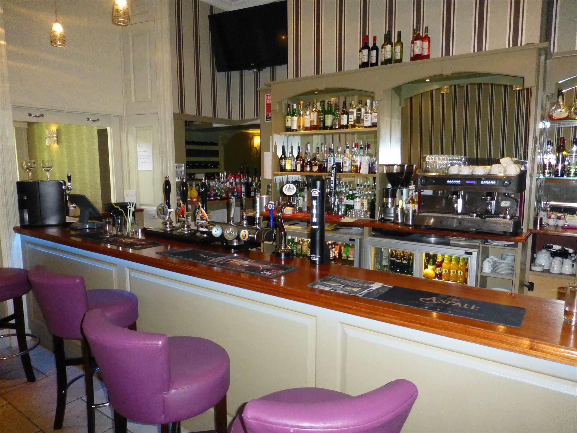 The Riverside House Hotel Mildenhall Extérieur photo